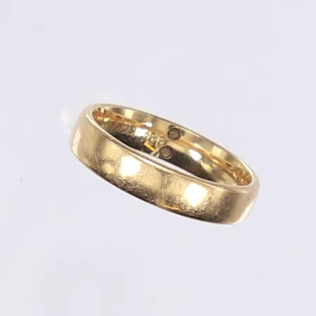 Ring med diamanter totalt 0,04ctv enl. gravyr, stl 15¾, bredd 4mm, tillv. Schalins, personlig gravyr, 18K Vikt: 3,9 g