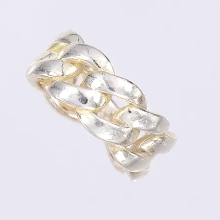 Ring pansar, stl 17, bredd 5-10mm, tillv. Glitter, något ojämn skena, silver 925/1000 Vikt: 9,7 g