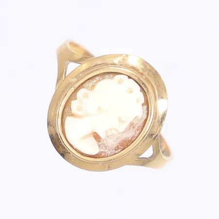 Ring med camé, stl 18, bredd 2-15mm, 18K, bruttovikt 1,9 g Vikt: 1,9 g