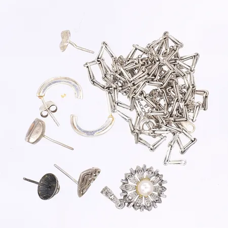 Diverse silver, delvis defekt, delvis med sten, silver 830-925/1000 Vikt: 24,5 g