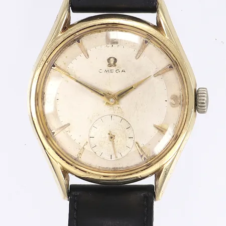 Herrur Omega, Ø33,5mm, guld på stål, manuell, 2891 1, cal 267, verknr 15195556, liten sekundvisare, påtagligt slitage på urtavla och boett, plexiglas troligen bytt, krona ej original, läderband ej original, troligt servicebehov Vikt: 0 g