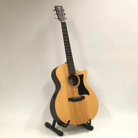 Akustisk gitarr, Sigma GTCE single cut, med mic system, #201007966 i mjukt fodral, nästan nyskick Vikt: 0 g Skickas med postpaket.