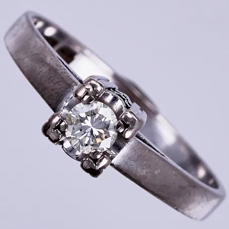 Ring med diamant ca 1x0,18ct, enligt gravyr, Ceson Guldvaru Ab 1972, stl: 17 ¼, 18K Vikt: 3,8 g