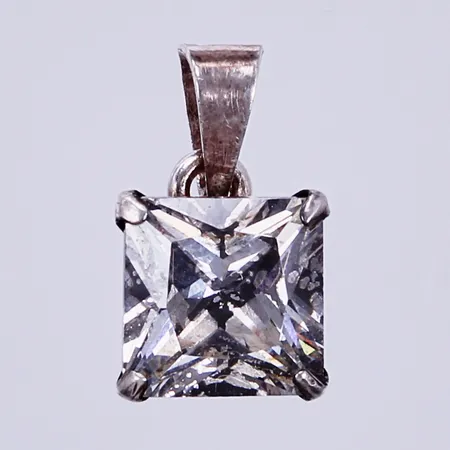 Hänge med vit sten, längd ca 10mm, bredd ca 6mm, silver, GHA 925/1000 silver Vikt: 0,5 g