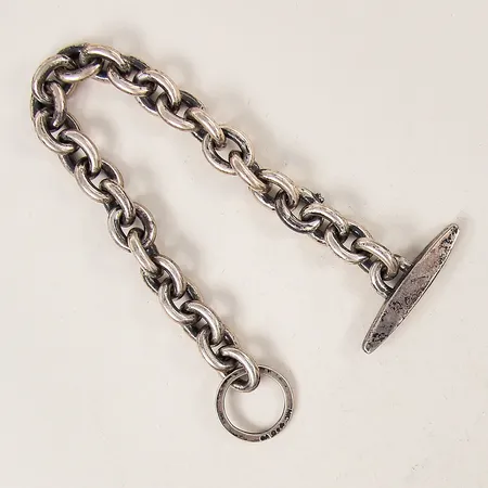 Armband Ankar, längd 24cm, bredd 11mm, oxiderad, saknas del vid länkbit, silver 830/1000 Vikt: 74,6 g