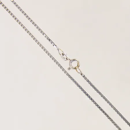 Kedja Venezia, längd 61cm, bredd 1,5mm, vitguld, ojämnheter, 18K  Vikt: 10,1 g