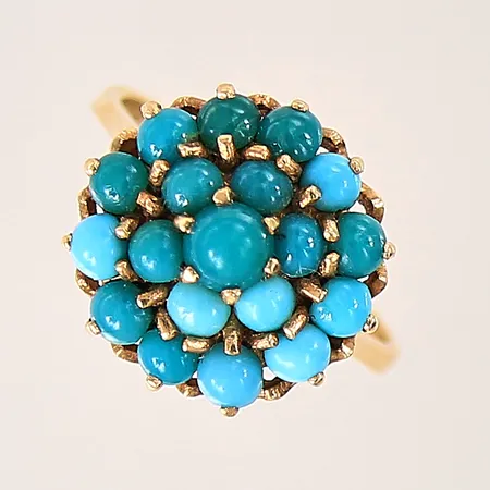Ring med turkoser, stl: 17¾, bredd 2-15mm, 18K.  Vikt: 4,5 g