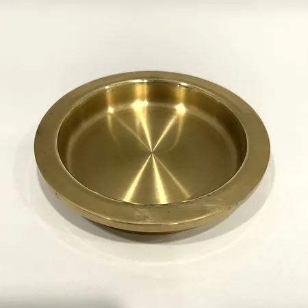 Askfat, Ulf Sandberg för Skultuna, Ø16mm, numrerad: K10, mässing, repig, med fläckar, saknar glasinsats Vikt: 0 g