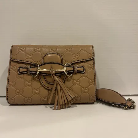 Väska Gucci, Emily Guccissima Mini, färg: Camelia 17,5 x 12 x 5 cm, axelrem ca 128cm. Medföljer dustbag och kvitto. Visst bruksslitage. 