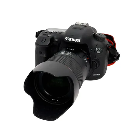 Digital systemkamera Canon EOS 7D, Mark II, universal laddare Jupio, objektiv Canon EF 35 mm 1:1.4 II USM, Ø72 mm Skickas med postpaket.