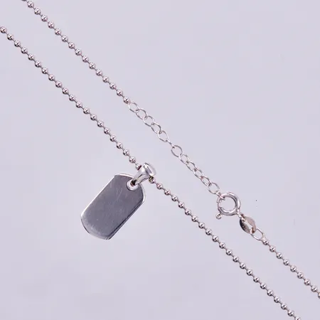 Kedja längd ca 37cm, bredd ca 1mm, hänge längd ca 24mm, bredd ca 9mm, silver Vikt: 7,2 g