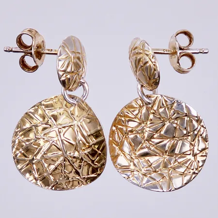 Ett par örhängen längd ca 22mm, förgyllt 925/1000 silver Vikt: 1,8 g