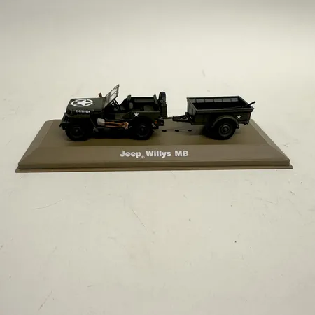 Modellbil, Jeep Willys MB 808, märkt CM1510534, längd inklusive platta 19cm, en del lös