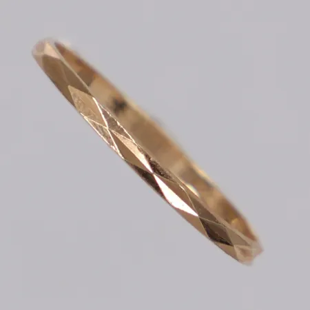Ring med dekor, stl 16½, bredd 1,4mm, 18K Vikt: 0,7 g