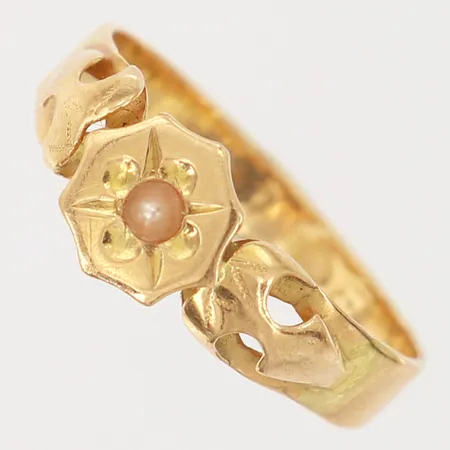 Ring med imitationspärla, stl: 17, bredd: 2,8-7mm, 18K  Vikt: 1,8 g