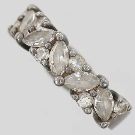 Ring med färglösa kubiska zirkoner, stl: 16½, silver 925/1000 Vikt: 6,5 g