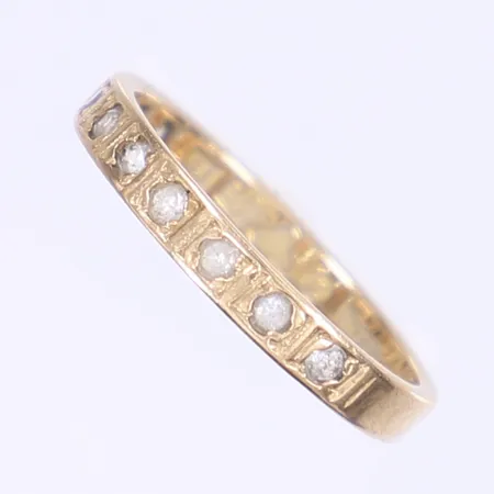 Ring med vita stenar stl 16¾ bredd 3mm svenska stämplar gravyr 18K Vikt: 2,2 g