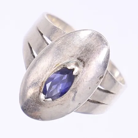 Ring med blå sten stl 18½, bredd 4-19mm, silver 925/1000 Vikt: 6,2 g