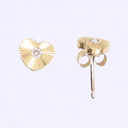 Ett par örhängen i form av hjärta med vita stenar 11x6mm 18K  Vikt: 0,6 g