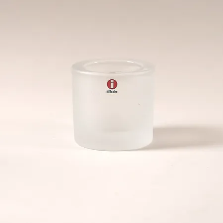 Ljuslykta, Kivi, Heikki Orvola, Marimekko, för Iittala, frostat glas, Höjd 6 cm, etikettmärkt, slitage, märken.   Skickas med paket.
