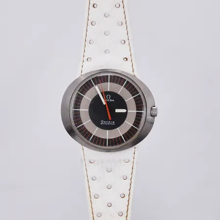 Herrur Omega Geneve Dynamic, stål, Ø ca 36x42mm, märkt Tool 107, repigt glas, läderband med originalspänne, inga tillbehör 