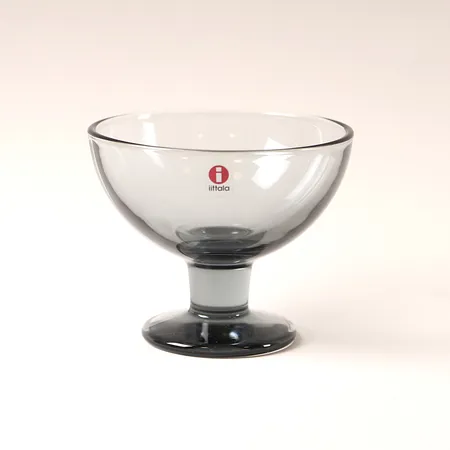 Skål, Verna Iittala, tonat glas, mäkt undertill samt med etikett, 9cm, smärre slitage.  Skickas med paket.