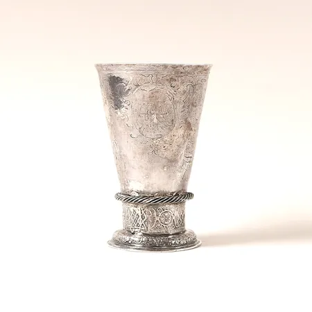 Bägare, så kallad "Dobbelbeaker", sannolikt Groningen 1620-1640-tal, höjd 11cm, åldersbetingat slitage, lagningar, silver. Vikt: 107,8 g