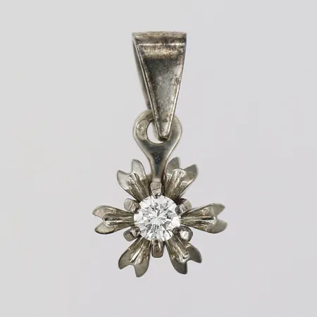 Hänge med diamant 1 x ca 0,09ct, längd inkl. ögla: 16mm, bredd: 9mm, 18K vitguld. Vikt: 1,4 g