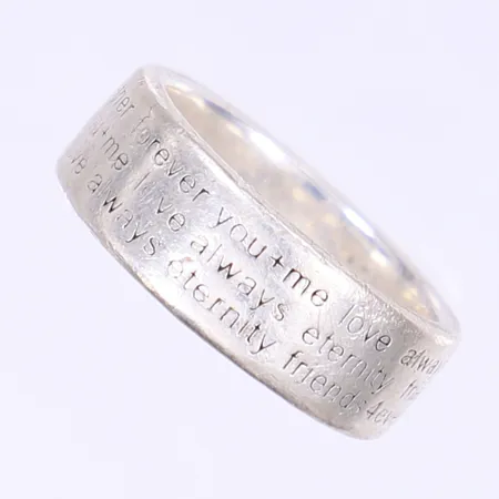 Ring ESPRIT med text "forever you and me" stl 19½ bredd 8mm silver 925/1000 Vikt: 11,8 g