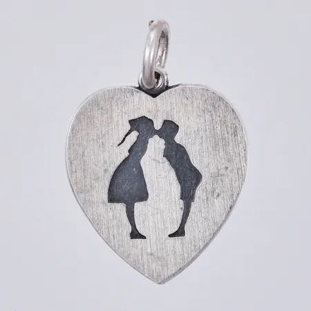Hänge hjärta, längd: ca 2cm, bredd: ca 15mm, 830/1000 silver  Vikt: 1,8 g