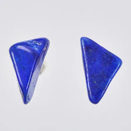 Ett par örhängen med Lapis Lazuli, längd: ca 1,2cm, bredd: ca 6mm, 925/1000, silver Vikt: 1,4 g