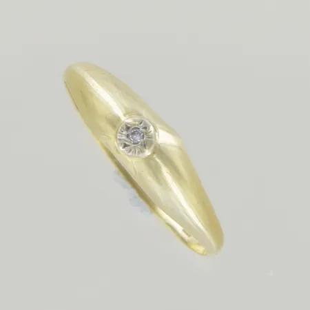 Ring med sten, Ø 17 mm, små buckligt, 18K Vikt: 1,1 g