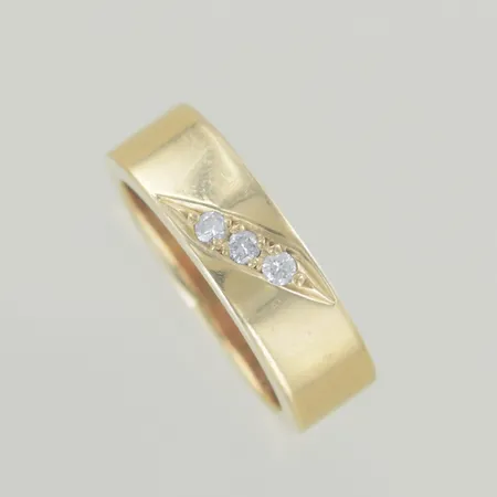 Ring schallins med diamanter 0,15ct, Ø 19½ mm, bredd 7 mm, 18K Vikt: 14,8 g