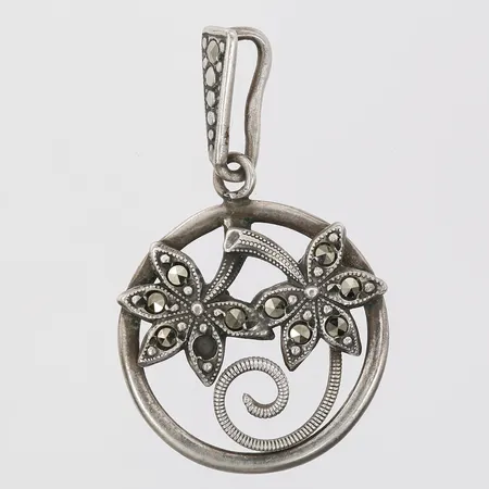 Hänge med markasiter, Ø19mm, längd inkl. ögla: 30mm, bruksslitage, silver.  Vikt: 1,9 g