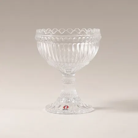 Skål, Marimekko för Iittala, etikettmärkt samt mäkt undertill, klarglas, höjd 12cm, smärre slitage.  Skickas med paket.