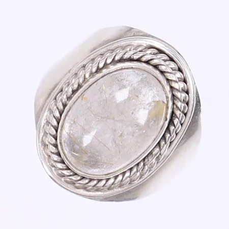 Ring med vit sten stl 18, bredd 4-19mm, silver 925/1000 Vikt: 7,1 g