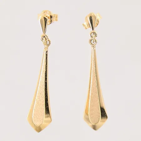 Ett par örhängen, längd: 3,8cm, bredd: 2-7mm, 18K Vikt: 2,4 g