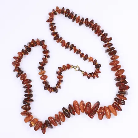 Halscollier troligen bärnsten 72cm, bredd 5-25mm, lås i oädel metall