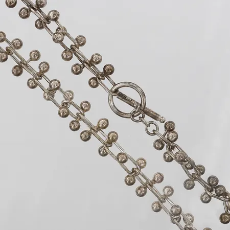 Collier med dekor av kulor, längd 49cm, bredd 15mm, silver 925/1000 Vikt: 82,8 g