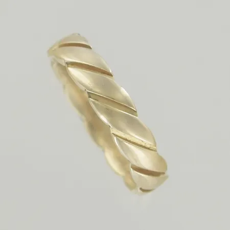 Ring, Ø 15¾ mm, graverad, 18K Vikt: 3 g