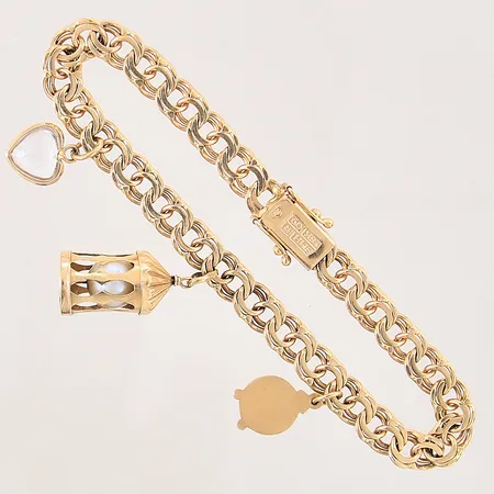 Armband Bismarck med tre berlocker, längd 18,5cm, bredd 6,3mm, 18K Vikt: 17,9 g