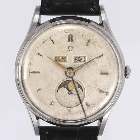 Herrur Omega Cosmic Tripple Calendar Moonphase, Ø34mm, cal. 381, boettnummer 2471/1, verknummer 11210855, läderband ej original, skadad urtavla, mycket sliten boett, service genomförd 2023 hos Urservice i Norr se bild på medföljande garantisedel, servicebox från Omega, inga övriga tillbehör