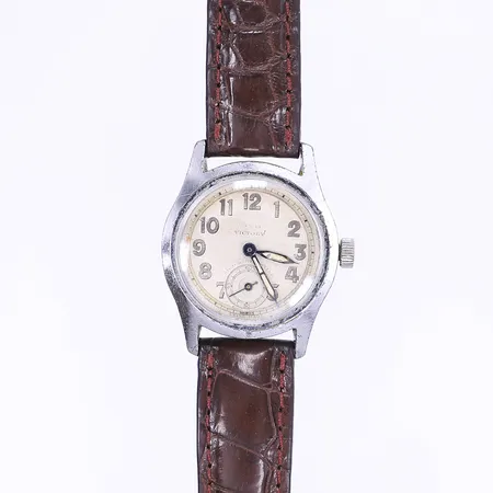 Armbandsur Rolex Victory, Ø29mm, manuell, boettnummer 557227, boett tillverkad i USA, 1940-tal, skadad urtavla, sliten boett, troligen utbytta delar, läderband ej original, servicebehov