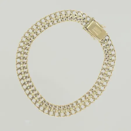 Armband fiskben, längd 18,5 cm, bredd 0,8 mm , graverad lås invändigt, 18K Vikt: 14,5 g