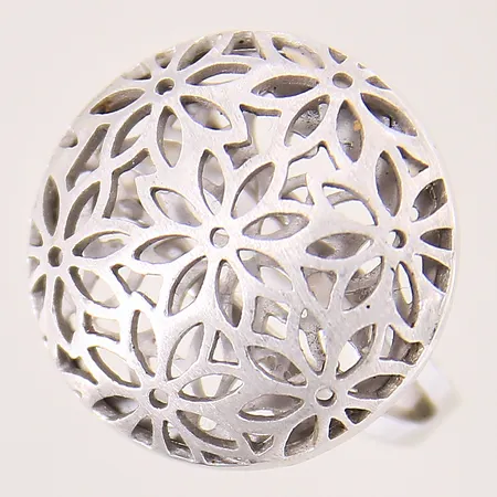 Ring med genombruten dekor, stl 17¼, bredd 2,5-20,5mm, matt/blank, vitguld, 18K Vikt: 7,3 g