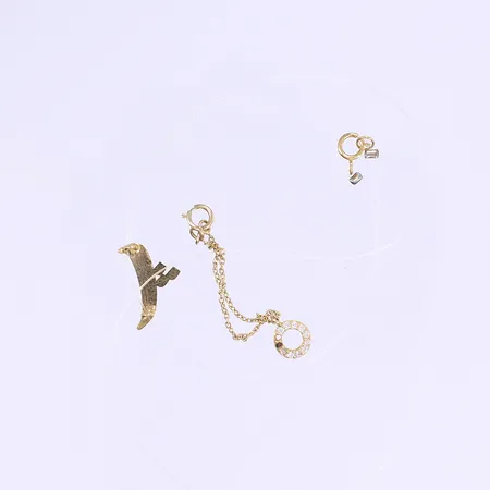 Divsese guld defekt delvis sten/fiskelina 18K Bruttovikt: 1,4g Vikt: 1,4 g