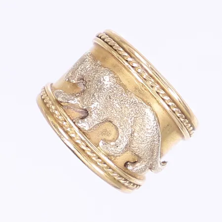 Ring med panter stl 15¼ bredd 11-15mm 18K Vikt: 8,7 g