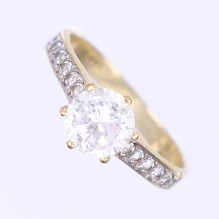 Ring med vita stenar stl 18 bredd 2-8mm 14K Bruttovikt: 2,9g Vikt: 2,9 g