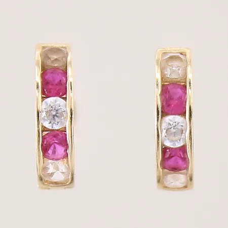 Ett par örhängen med rosa och vita stenar, Ø 11mm, 14K Vikt: 1,3 g