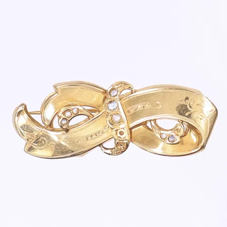 Brosch med fröpärlor 43x16mm, mycket sliten/bucklig, saknar pärlor, 18K Vikt: 3,4 g